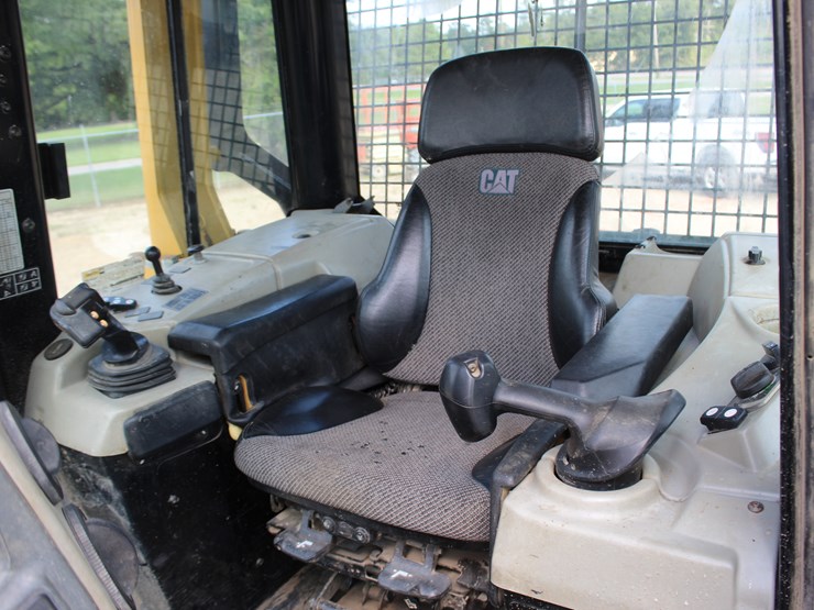 2020-caterpillar-d6n-lgp-image-14