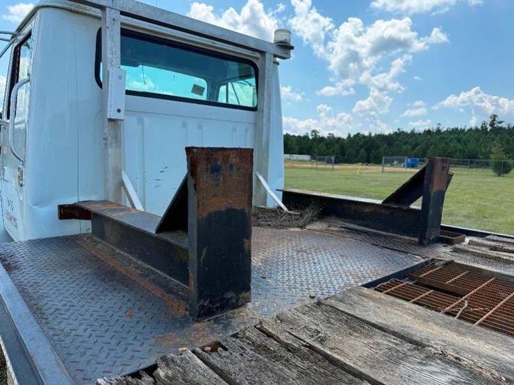1996-international-4900-flatbed-truck-image-13