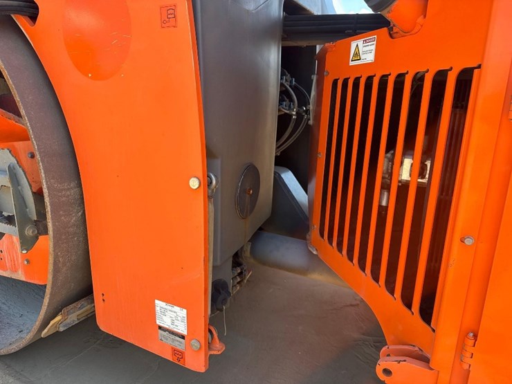 2016-hamm-hd+-120i-double-drum-roller-image-19
