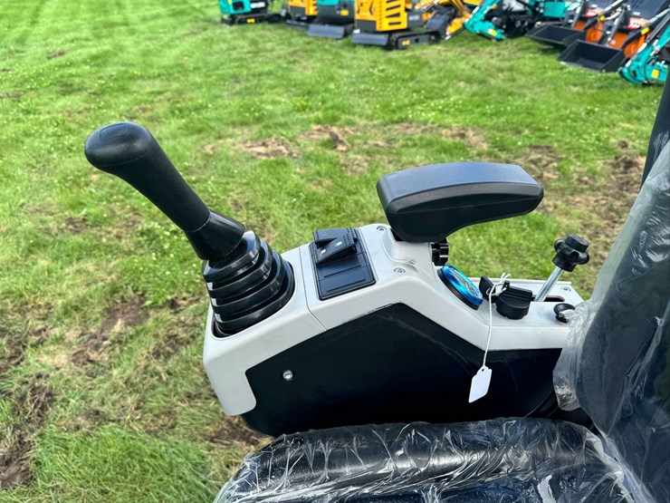 2025-cfg-industrial-xz20r-mini-excavator-...-unused-image-10