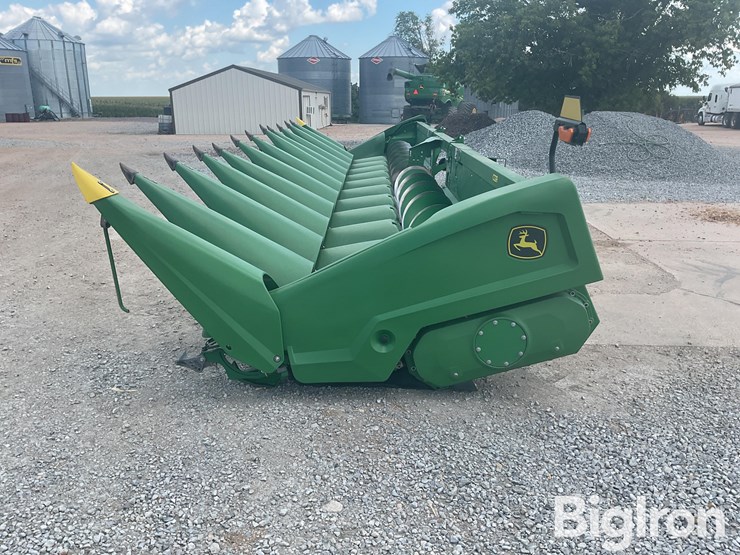 2020-john-deere-c12r-image-2