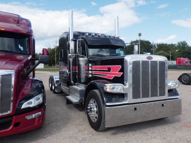 2023-peterbilt-389-image-2
