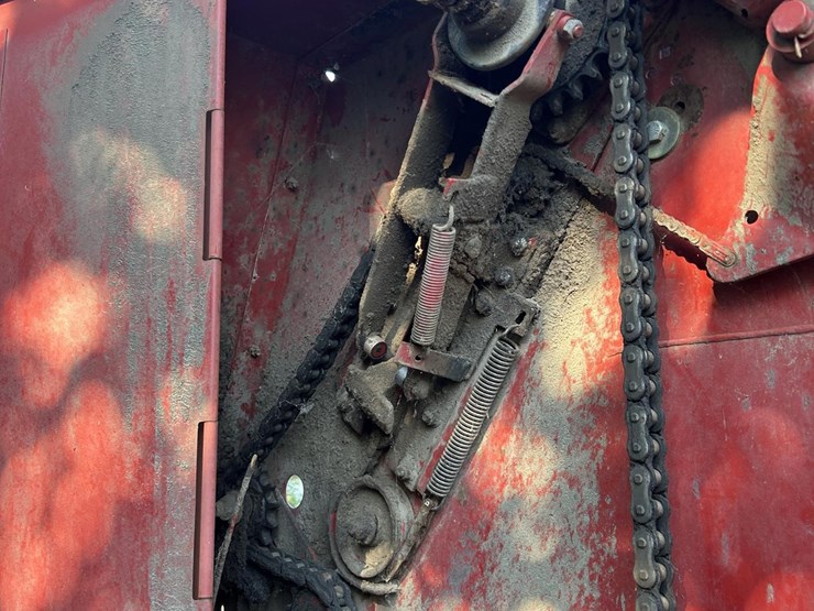 new-holland-660-image-27