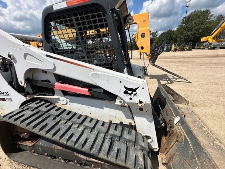 2016-bobcat-t740-image-24