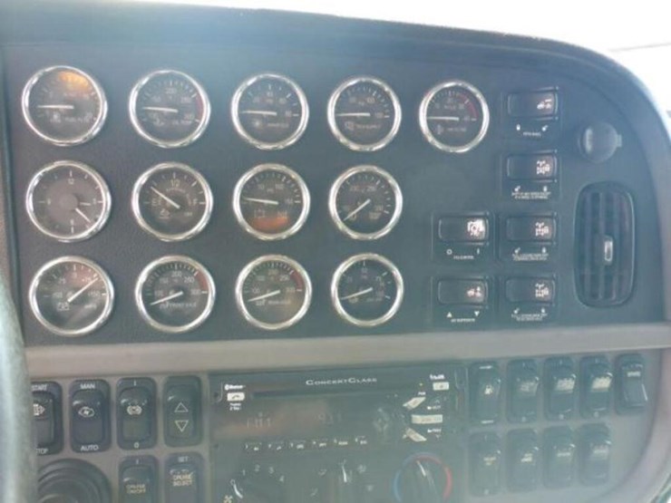 2015-peterbilt-367-image-17