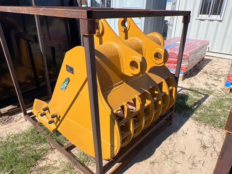 caterpillar-320-image-2