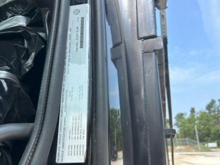 2005-volvo-tri/a-dump-truck-4v5k99gh55n391882-image-12