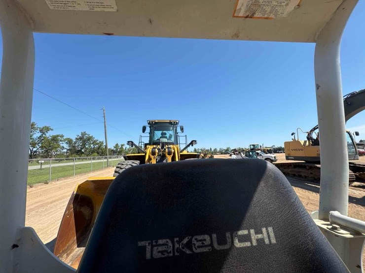 2019-takeuchi-tb230-image-33