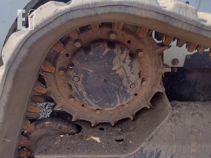 2019-bobcat-t740-image-30