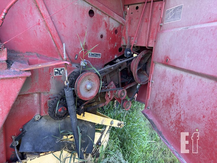 new-holland-660-image-7