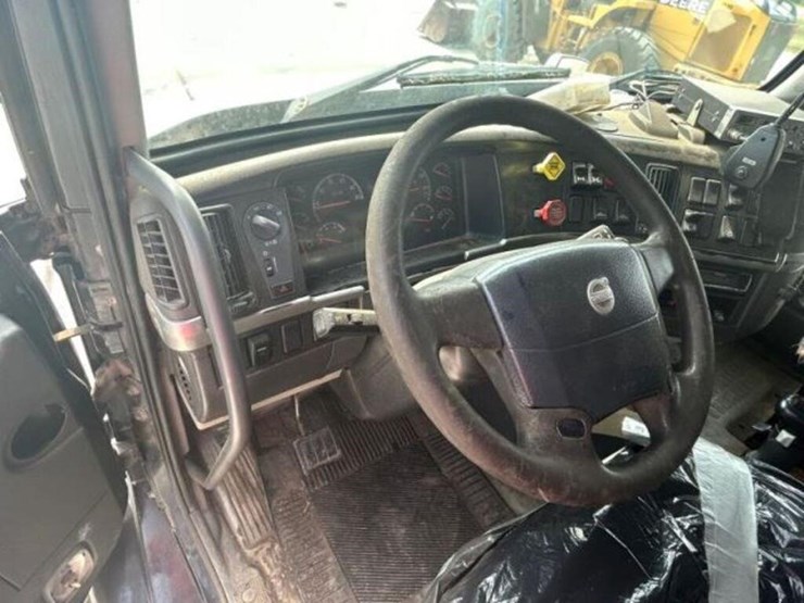 2005-volvo-tri/a-dump-truck-4v5k99gh55n391882-image-21