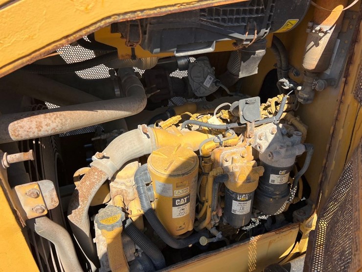 2017-caterpillar-d5k2-lgp-image-31