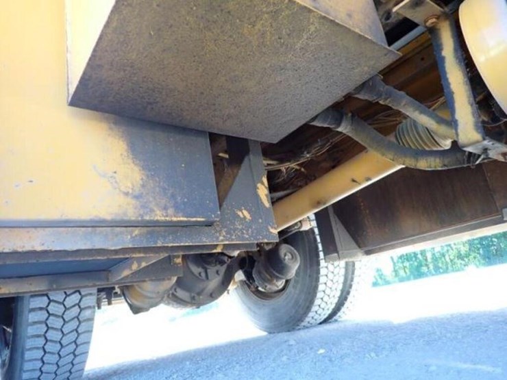 2005-ford-f750-xlt-image-65