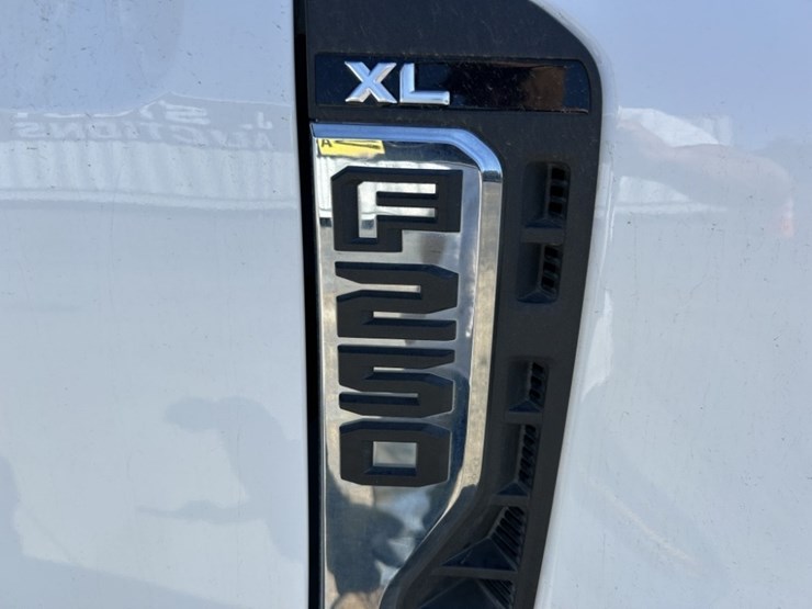 2023-ford-f250-xl-image-11
