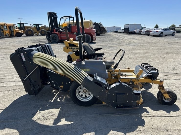 hustler-super-z-zero-turn-mower-image-6