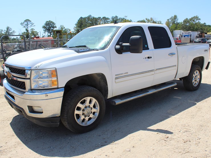 2013-chevrolet-3500hd-image-1