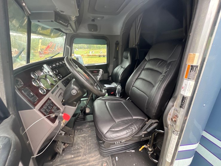 2019-peterbilt-389-image-24