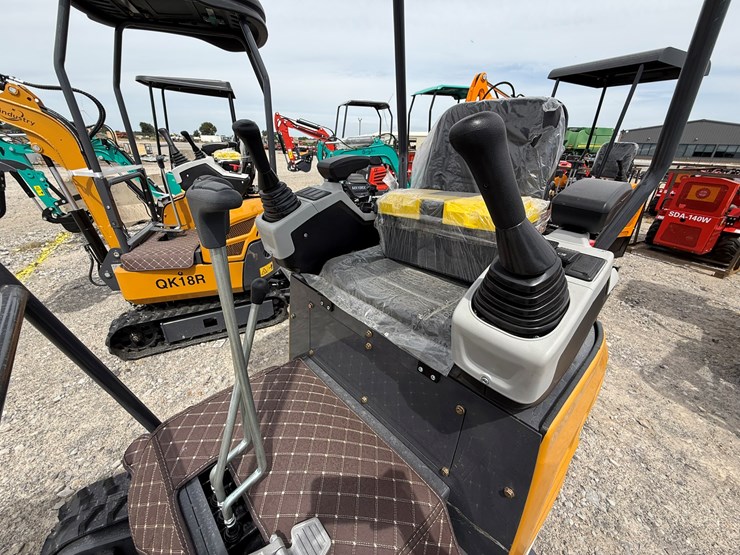 #220-•-#26489-•-unused-cfg-xz20r-mini-excavator-xz20r202507070018-image-33