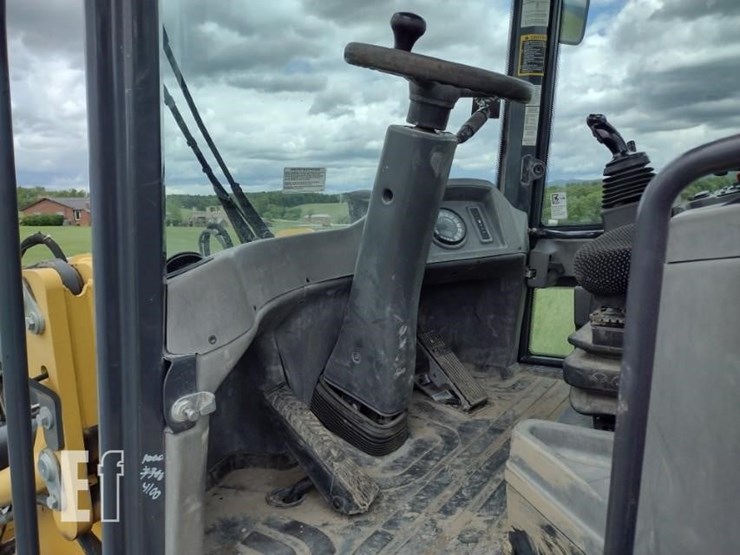 2017-deere-244kii-image-10
