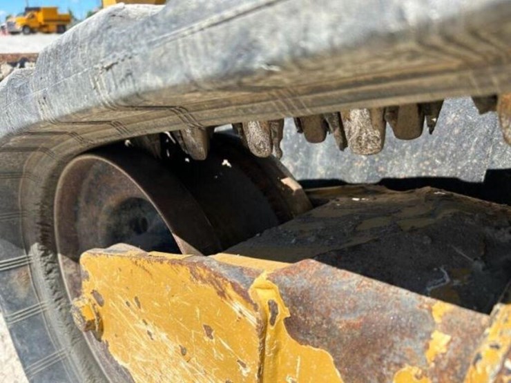 2014-caterpillar-259d2-multi-terrain-loader-cat025-image-35
