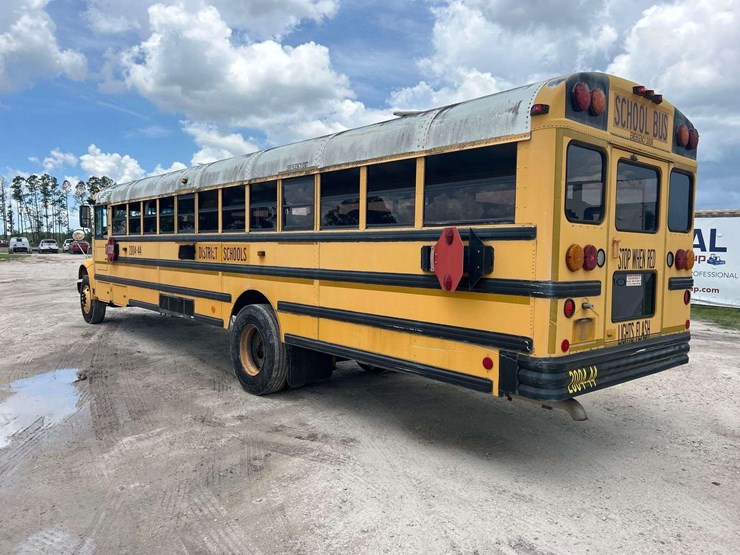 2004-ic-corporation-3000ic-school-bus-image-4