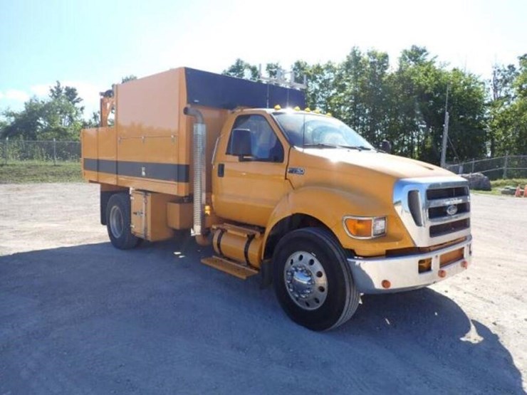 2005-ford-f750-xlt-image-3