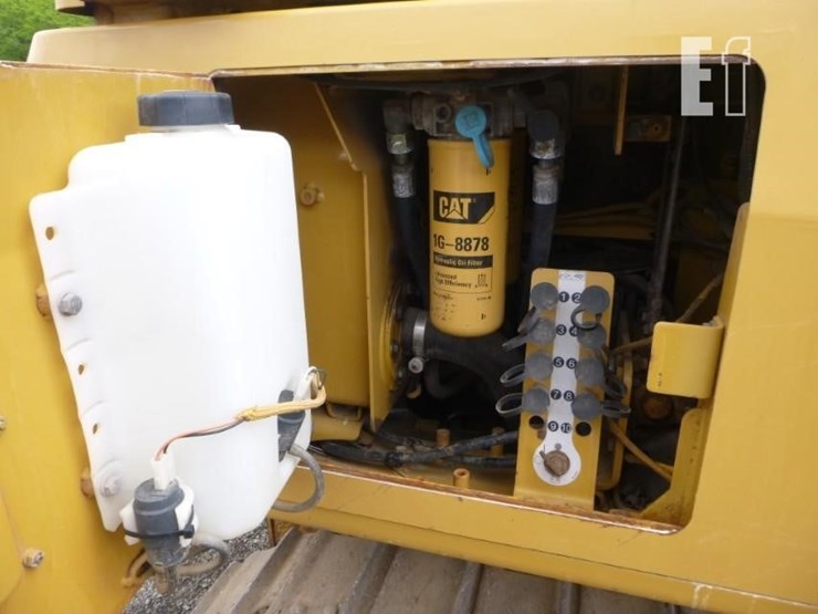 2005-caterpillar-d4g-xl-image-40