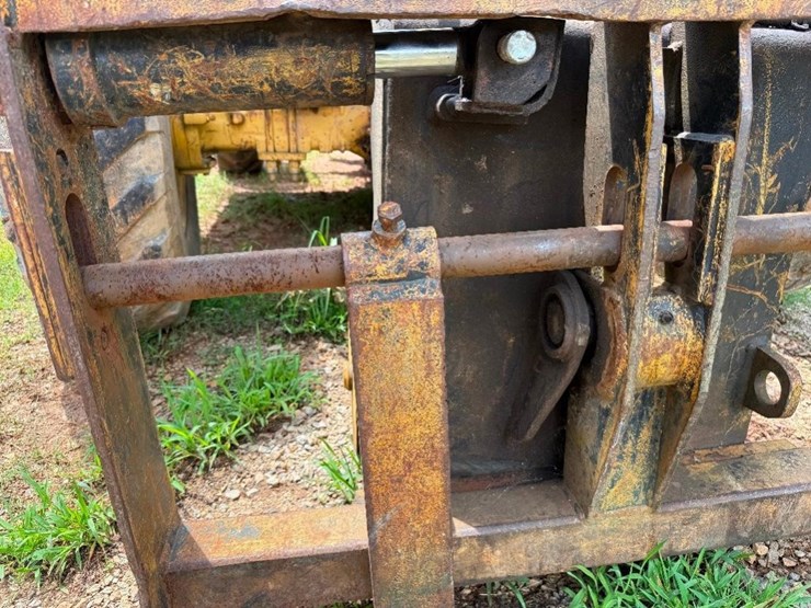 caterpillar-th62-image-3