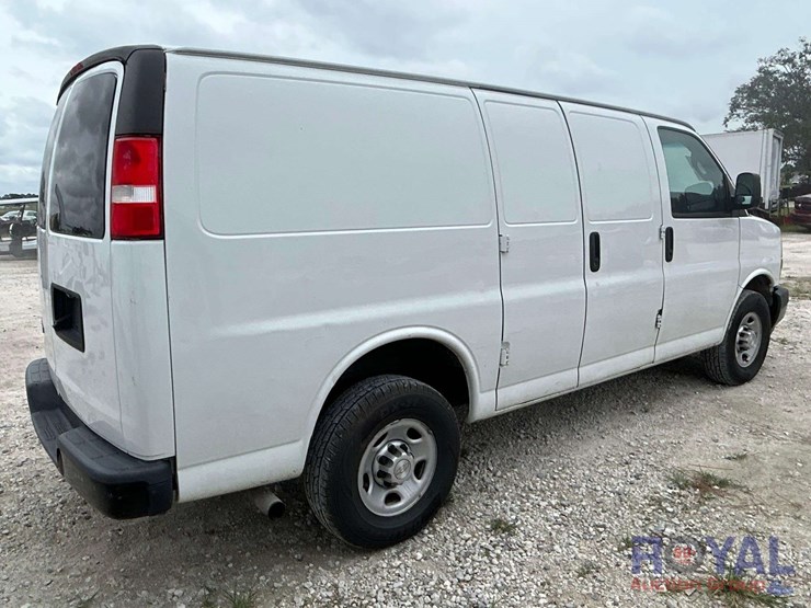 2019-chevrolet-express-2500-image-3