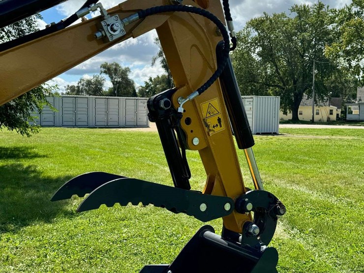 2025-cfg-industrial-qk18r-mini-excavator-...-unused-image-8