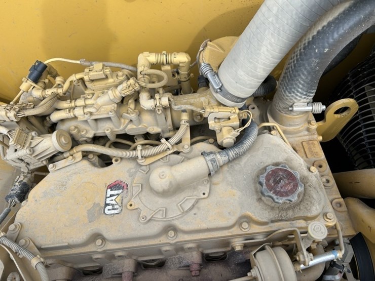2017-caterpillar-320fl-image-45