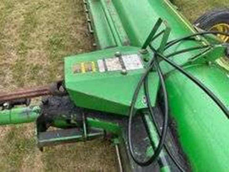 john-deere-220-image-8