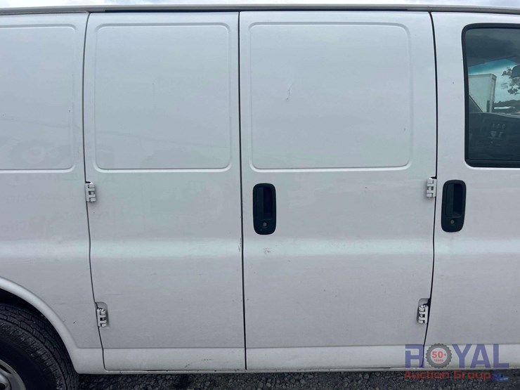 2019-chevrolet-express-2500-image-25