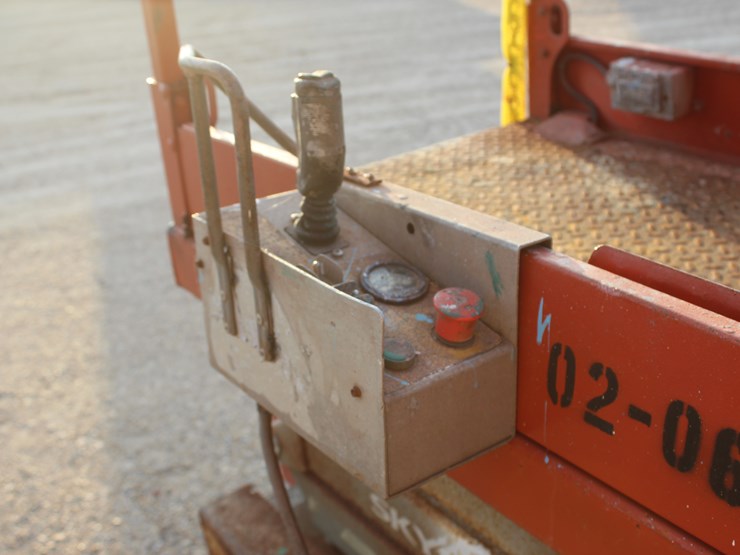 #2240-•-sky-jack-3219-scissor-lift-image-5