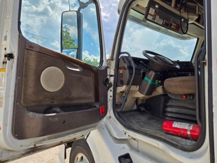 2015-volvo-vnl-t/a-hiway-tractor---sleeper-4v4nc9e-image-19