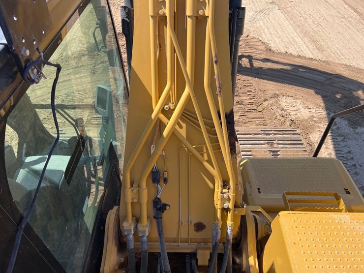 2017-caterpillar-323fl-image-31