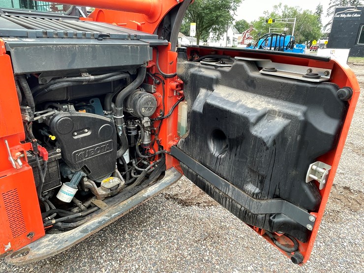 2016-kubota-ssv75-image-26