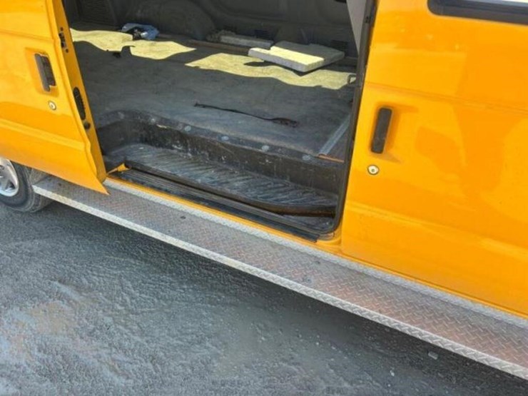 2010-ford-cargo-image-20