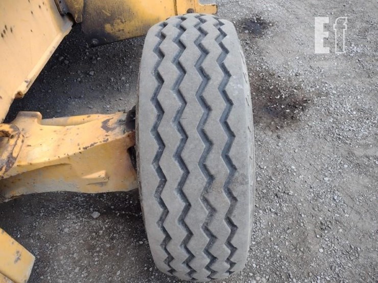 1999-deere-410e-image-21
