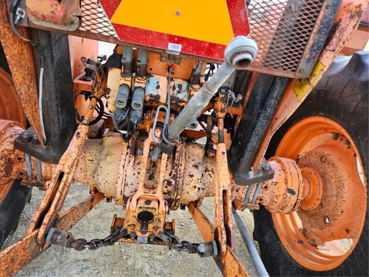 massey-ferguson-383-image-17
