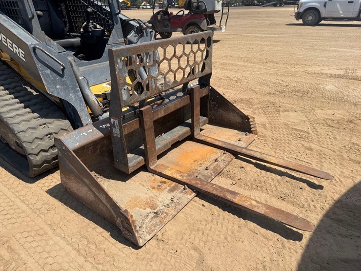 2018-deere-317g-image-25