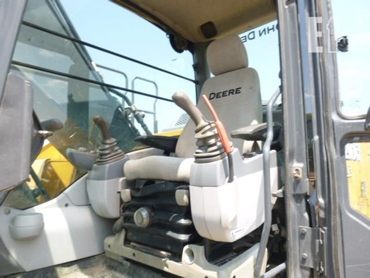 2017-deere-210g-lc-image-13