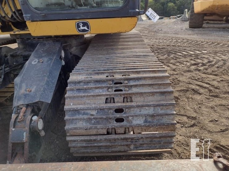 2010-deere-120d-image-34