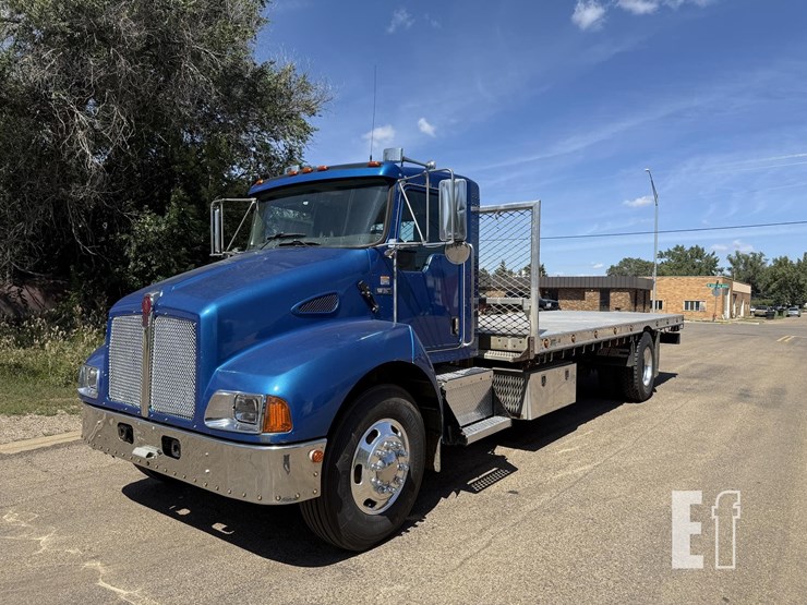 2005-kenworth-t300-image-1