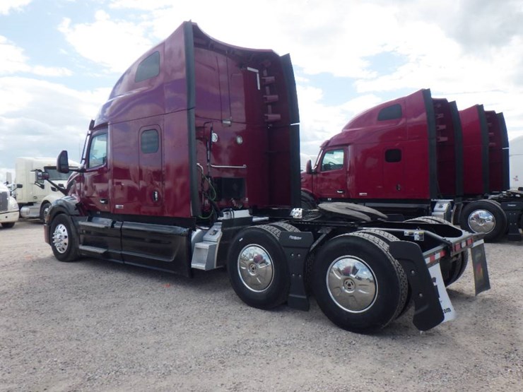 2023-peterbilt-579-image-7