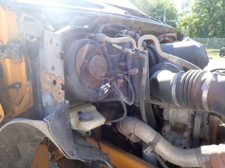 2005-ford-f750-xlt-image-33