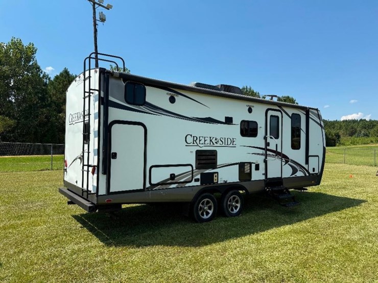 2016-creekside-24'-camper-(slide,-awning,-tandem-image-2