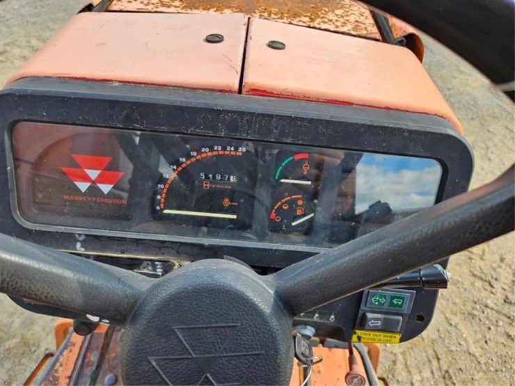 massey-ferguson-383-image-34