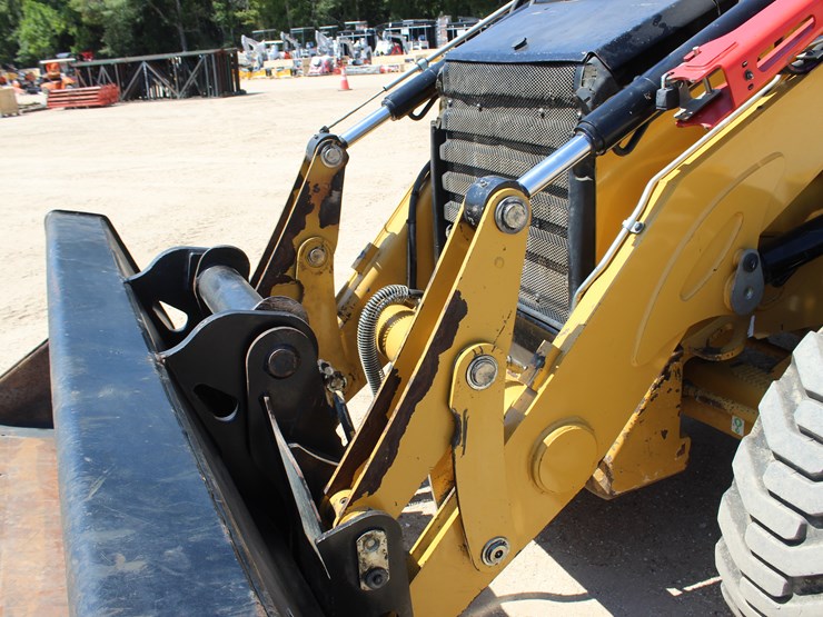 2020-caterpillar-420f2-it-image-13
