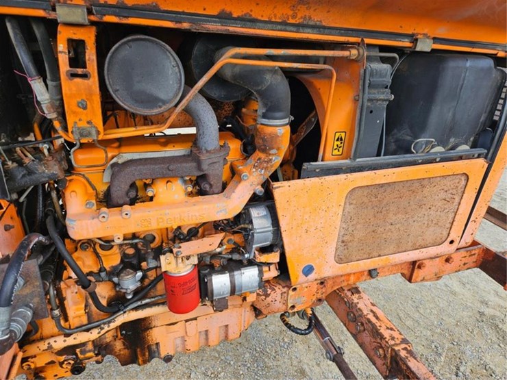 massey-ferguson-383-image-9